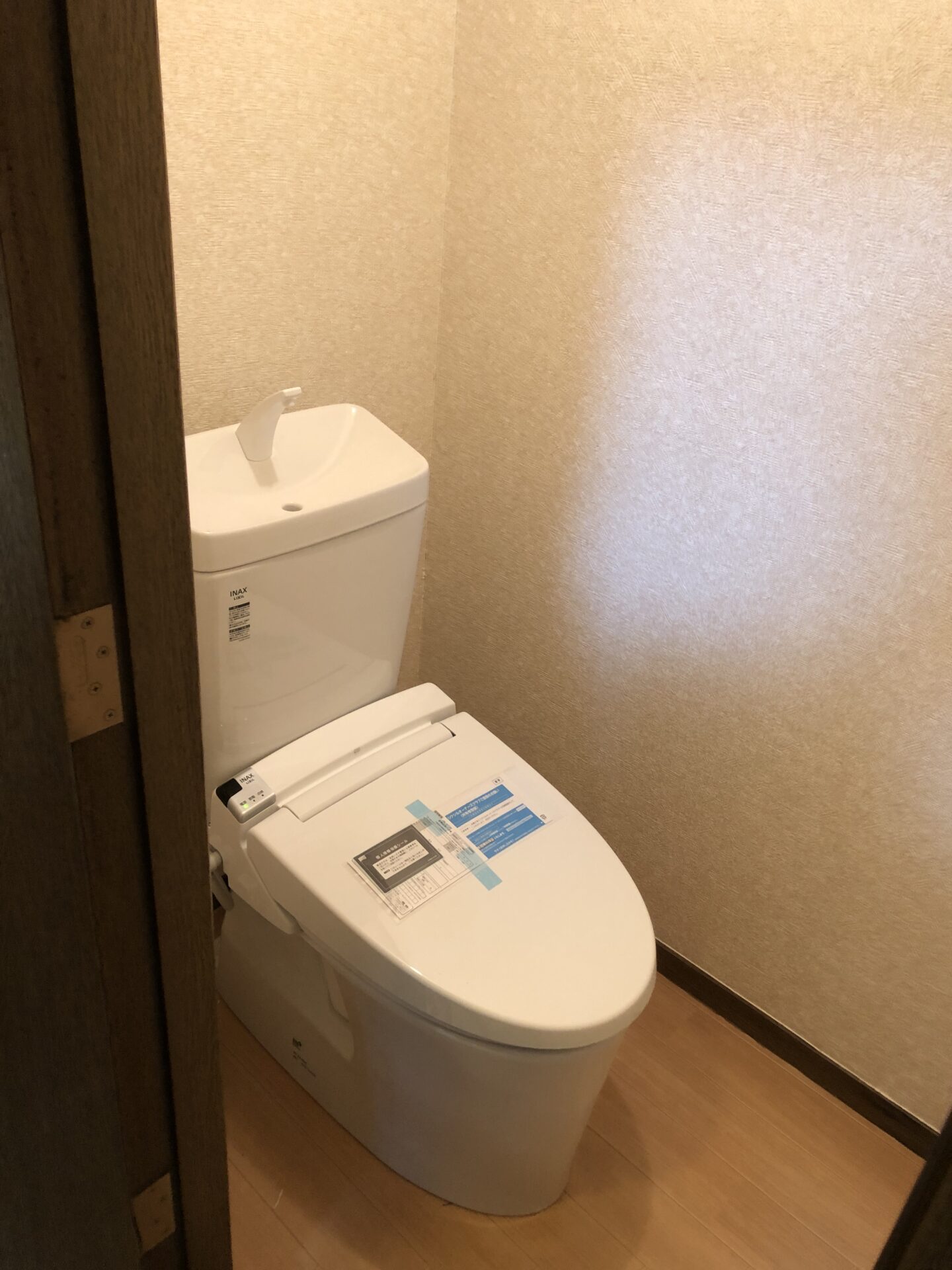 トイレ交換、クロス・CF張り替え工事の施工後 1