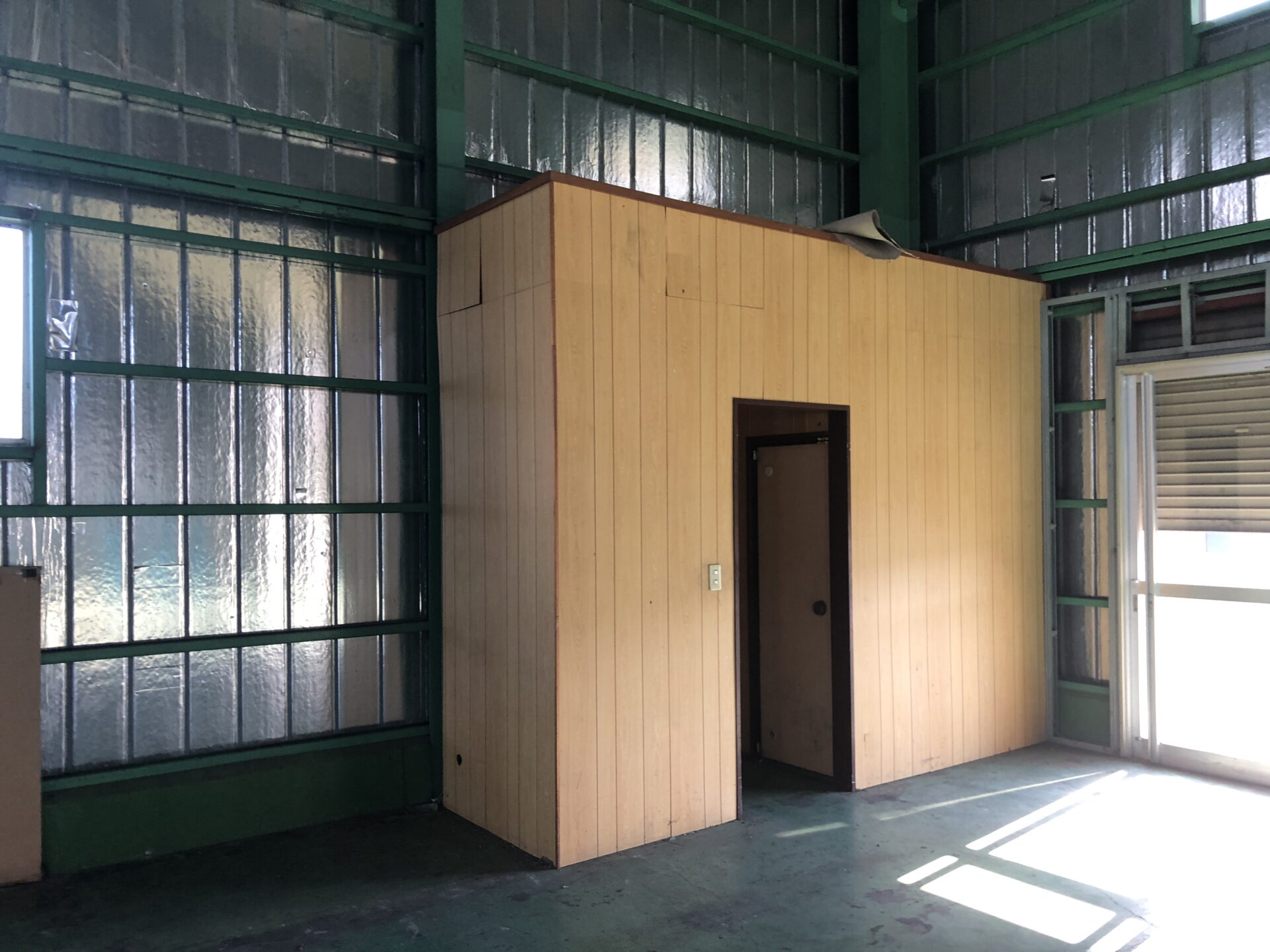 トイレ改修・洗面台設置の施工前 1