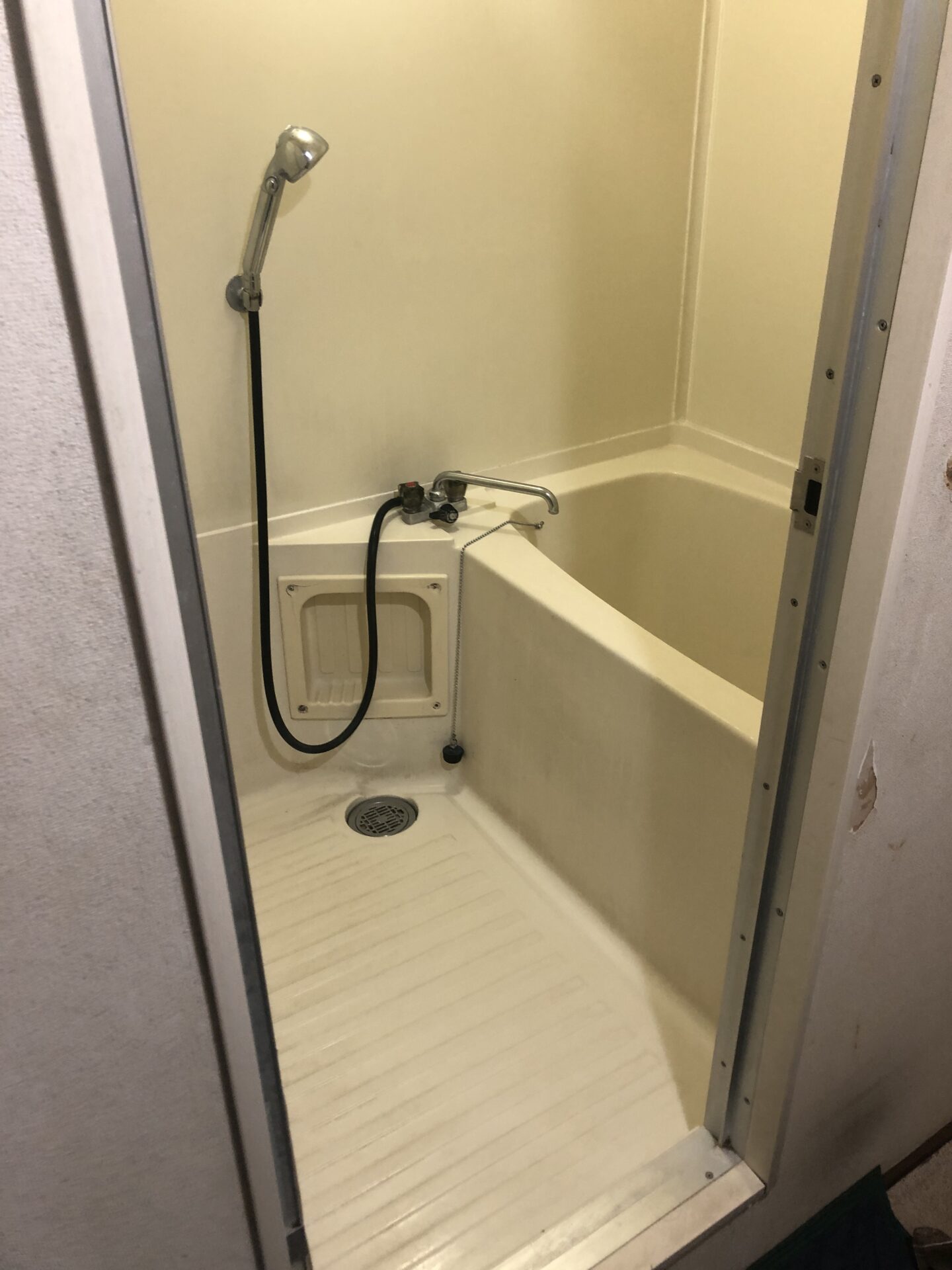 水回り・収納引き戸交換の施工前 3